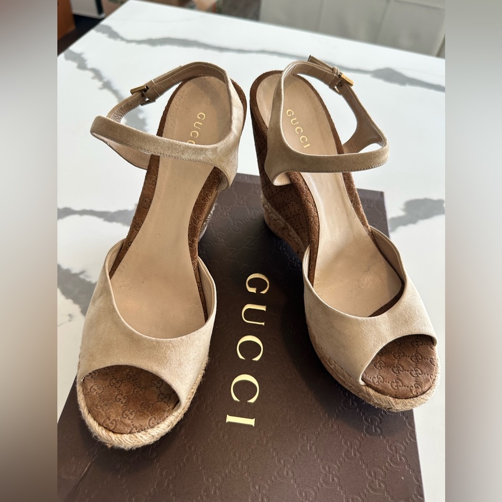 Love these!!! Gucci! Cross your legs & hit them w/the G’s!!!❤️ #RichAuntieVibes